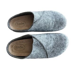 Taos Women’s Wooled Class Clog Slipper in Gray size 11